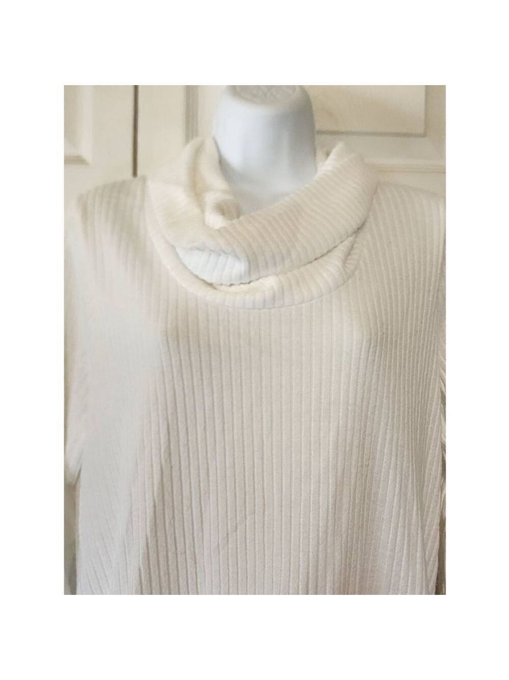 White Charlotte Russe Fuzzy Sweater - Picture 3 of 4